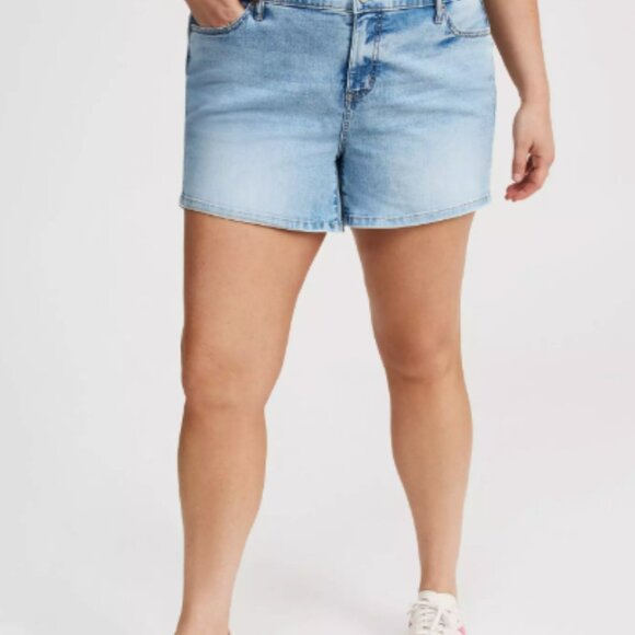 Bombshell Premium Stretch High-Rise Short - Picture 4 of 4